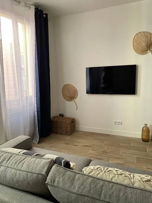Cassis Centre, Superbe Appartement Neuf, 50M Port. Apartment